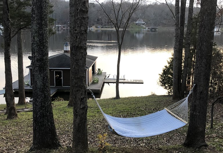 R + R at Lake Anna - High Speed Internet, Beach, Kayaks, SUPs, Pedal Boat and Water Slide!