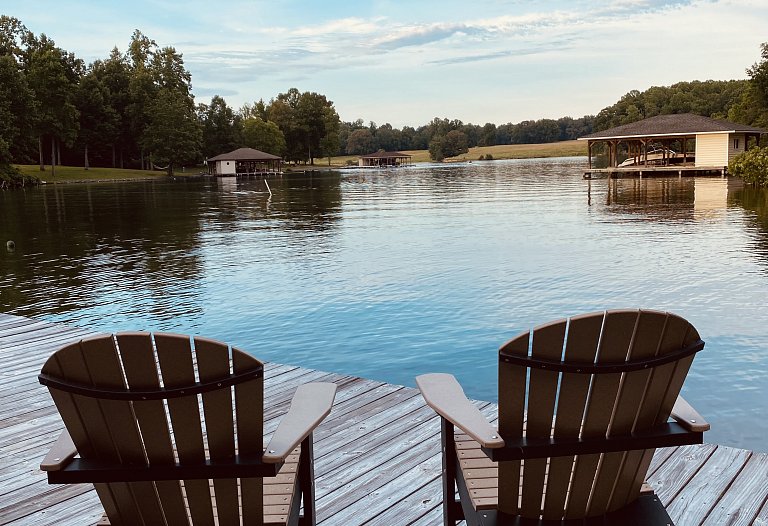  Pauley Lakehouse- Waterfront, private dock, fire-pit, kayaks/canoe