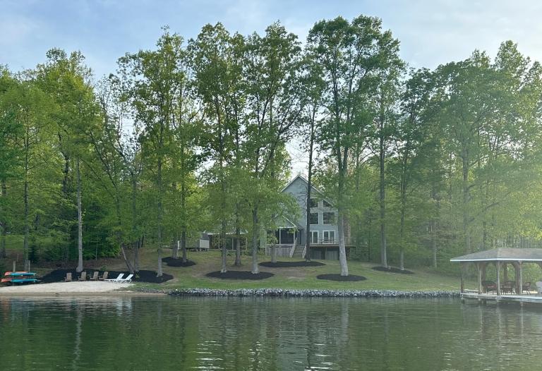 Waterfront, Great views, boathouse, sandy beach, Free Paddle Boards, Kayak and Swim Mat - Private Side