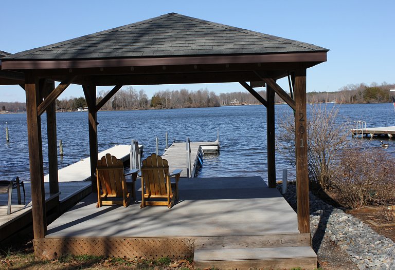 Beautiful Lake View Log Cabin Lake Anna VA with Private Dock